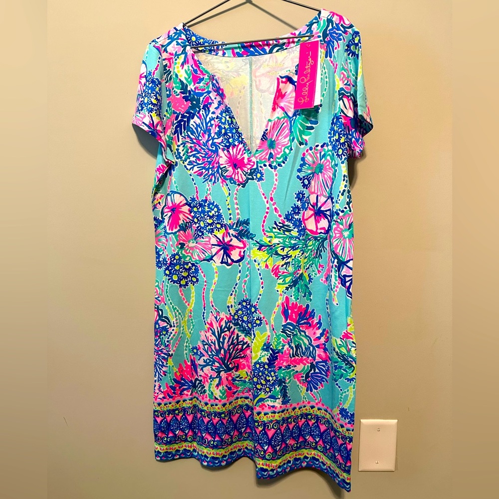 NWT LILLY PULITZER size L
UPF 50+ SOPHILETTA
BEACH YOU TO IT ENGINEERED DRESS
